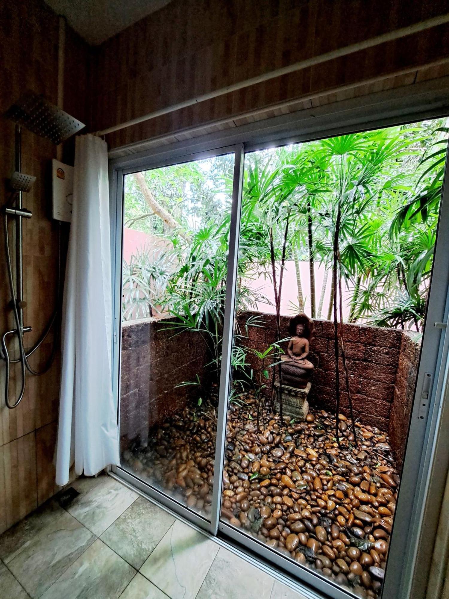 Laura Guest House-Adult Only- Hua Thanon  Buitenkant foto