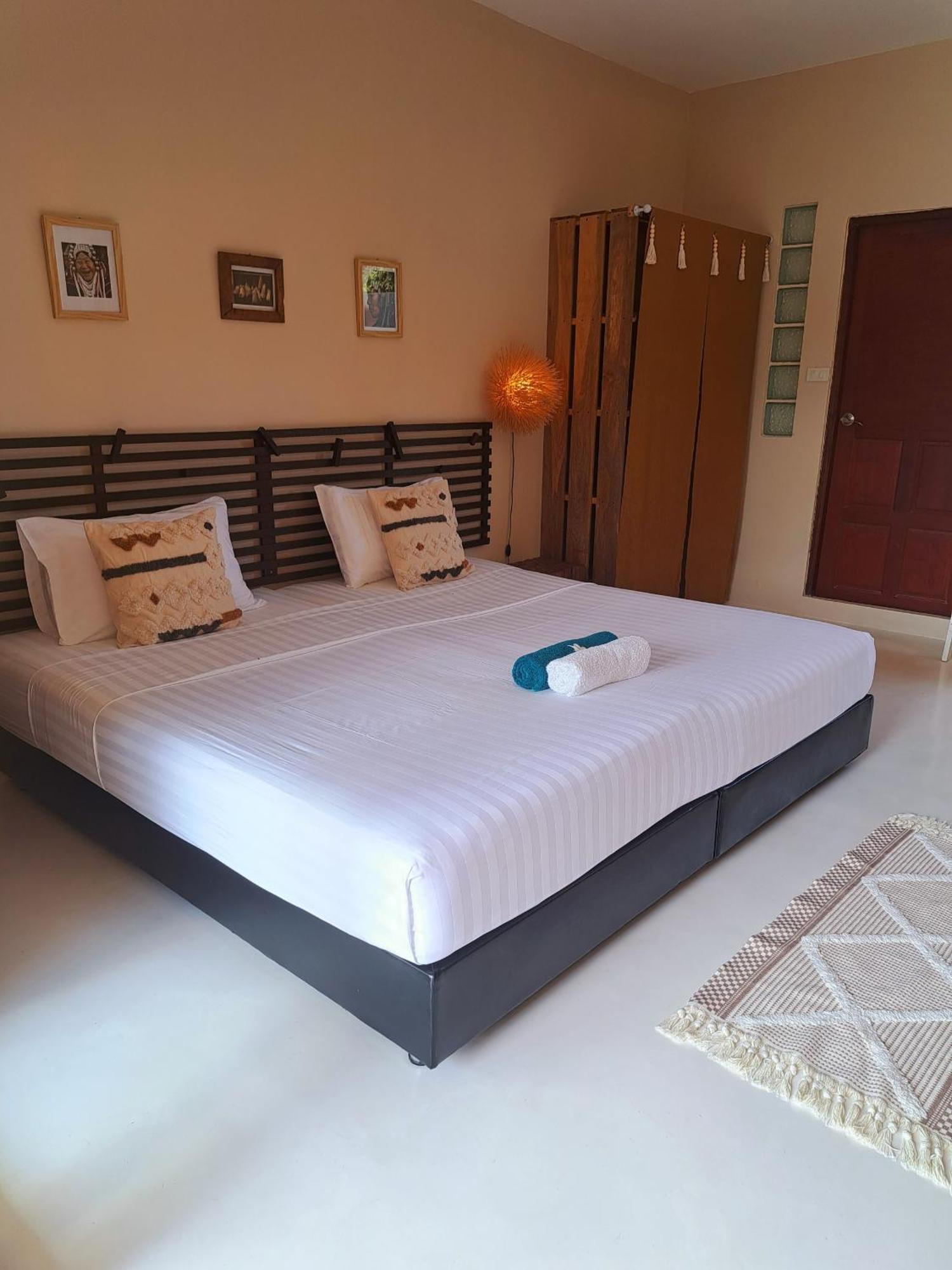 Laura Guest House-Adult Only- Hua Thanon  Buitenkant foto