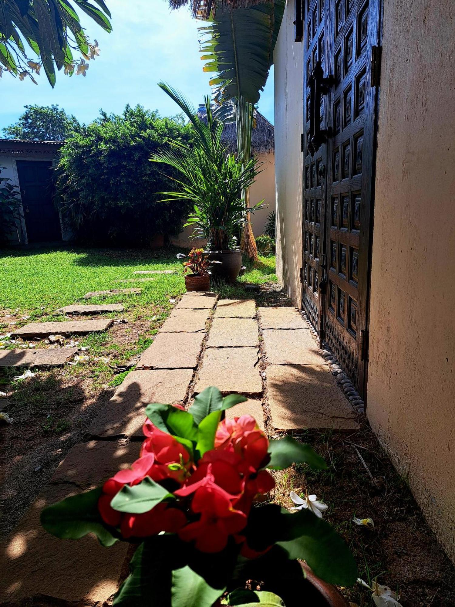 Laura Guest House-Adult Only- Hua Thanon  Buitenkant foto